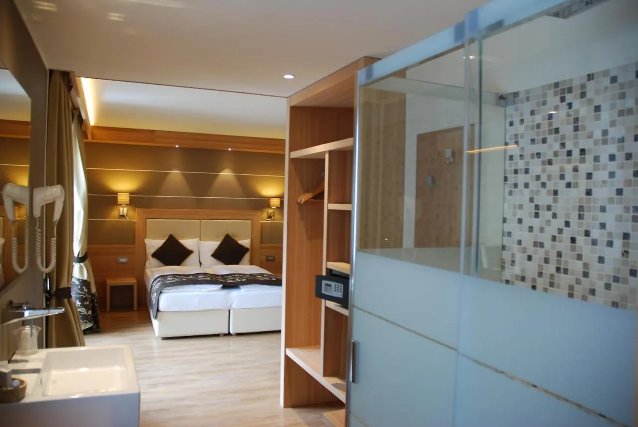 ליביניו Hotel Bondi לינה וארוחת בוקר