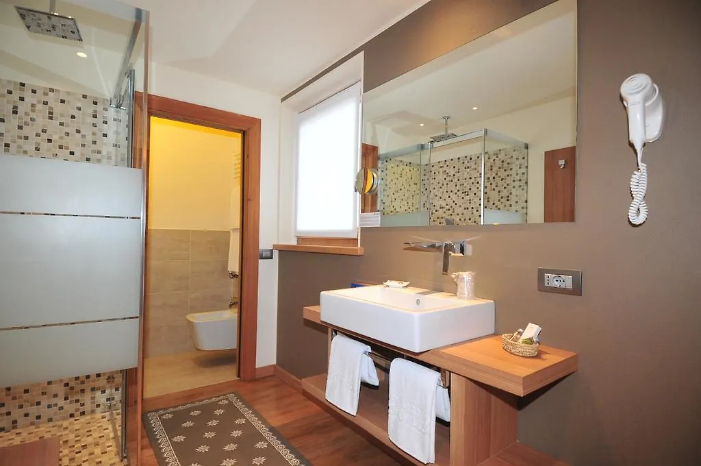 ליביניו Hotel Bondi 3*,