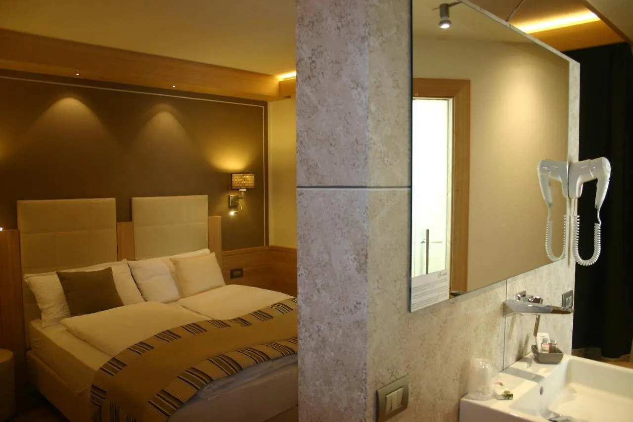 Hotel Bondi 리비뇨 B&B