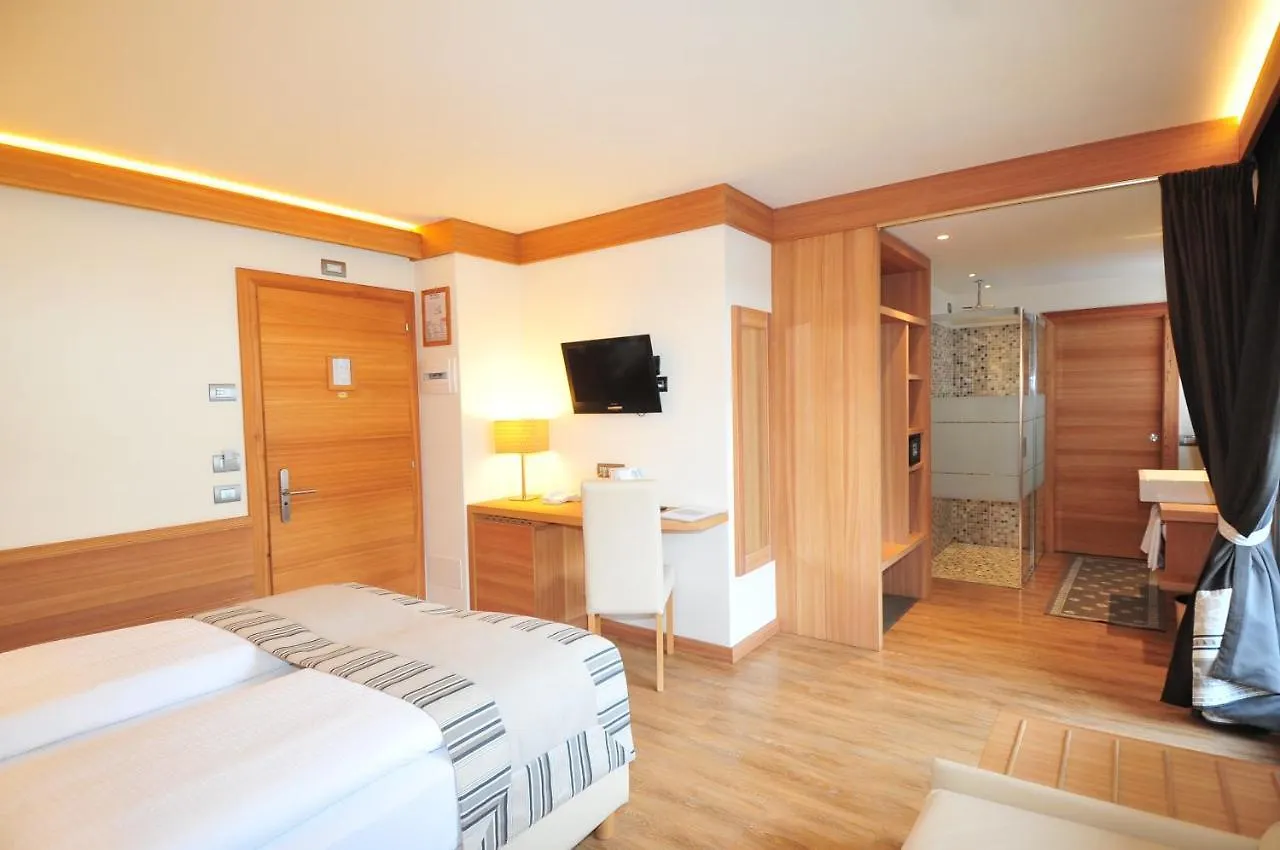 *** B&B Hotel Bondi 리비뇨 이탈리아